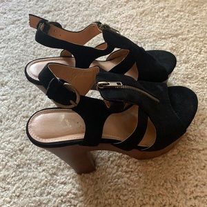Size 7 black zipper platform heels.